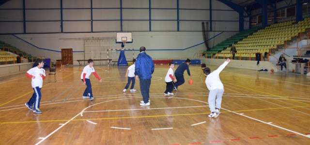 REDCOATS LAUNCH BASKETBALL PROGRAM